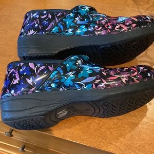 Dansko Closed back Clogs-size 39